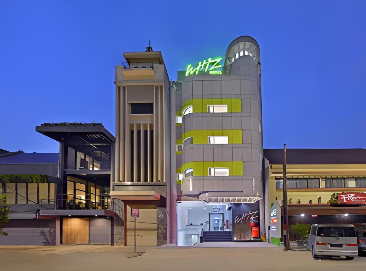 Whiz Hotel Falatehan Jakarta Exterior photo