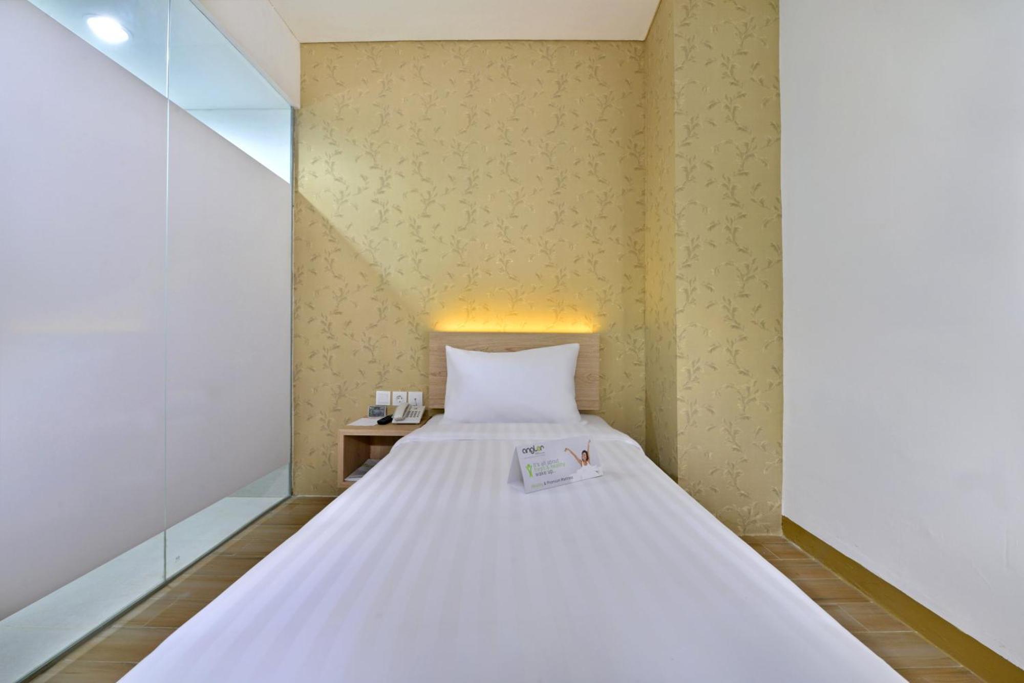 Whiz Hotel Falatehan Jakarta Exterior photo